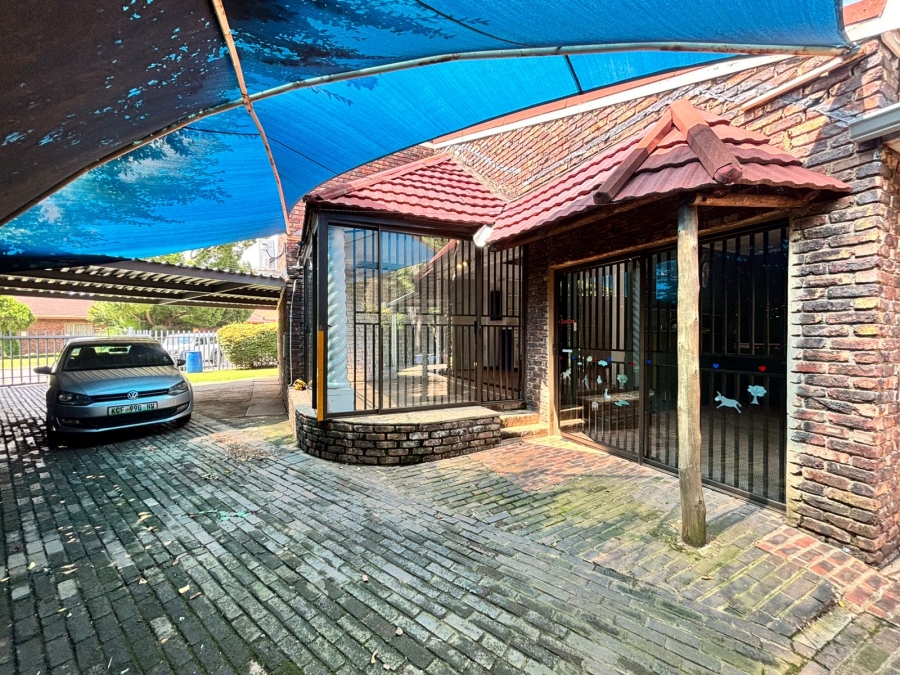 4 Bedroom Property for Sale in Van Der Hoff Park North West